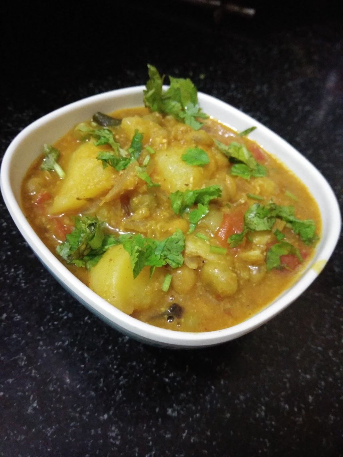 CHETTINAD DISHES Veg kuruma with peas and potato
