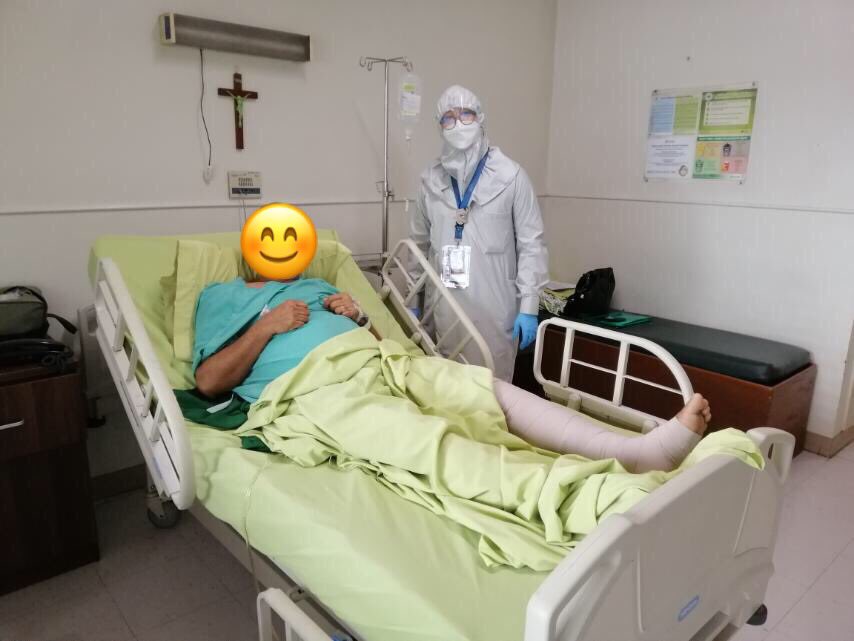 Doc Pao with a patient in a hospital