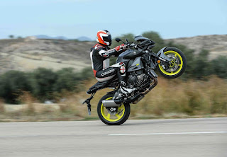 Yamaha MT-10 Review, Hyper Versatile!