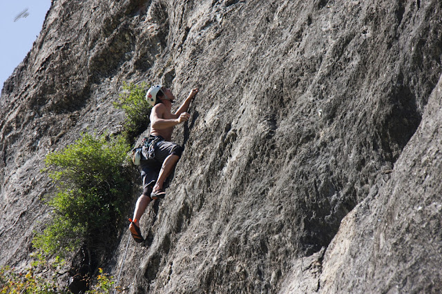 Dani Calvo, escalada falaise de moustarde