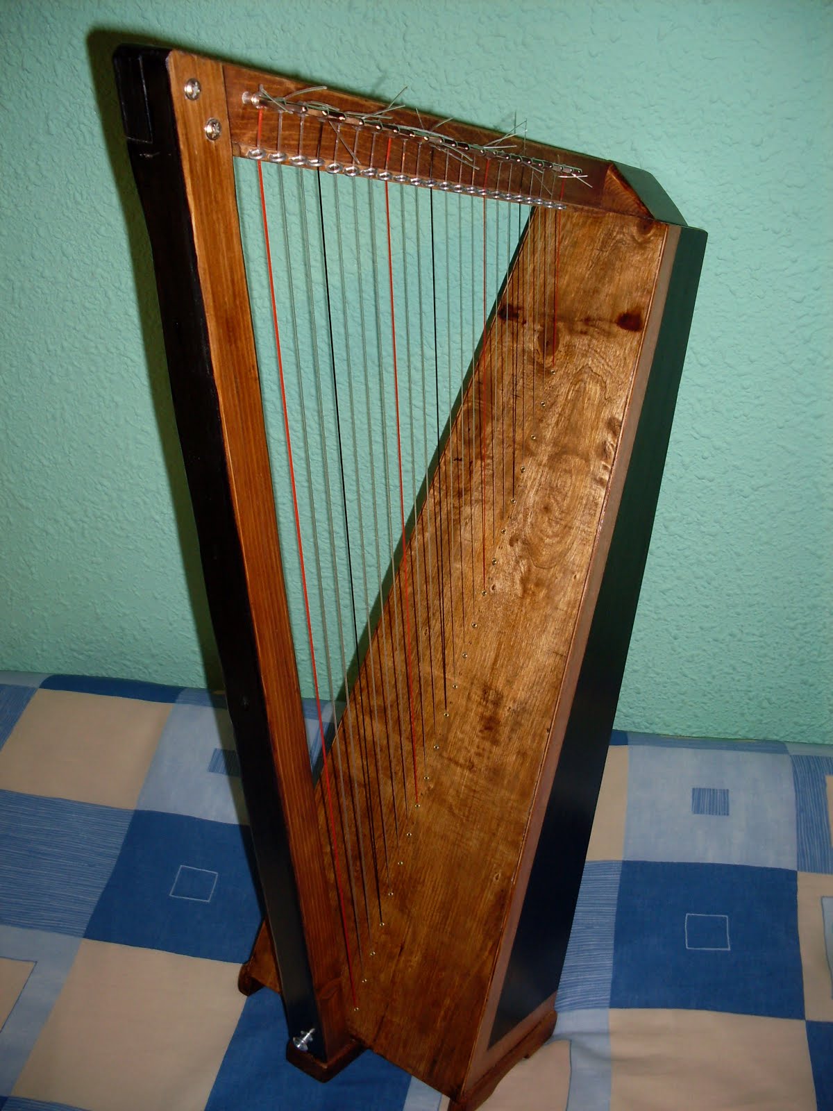 ARPAS, LIRAS Y TALLERES MUSICALES ARPA CELTA (28 cuerdas/ 28 Levers)