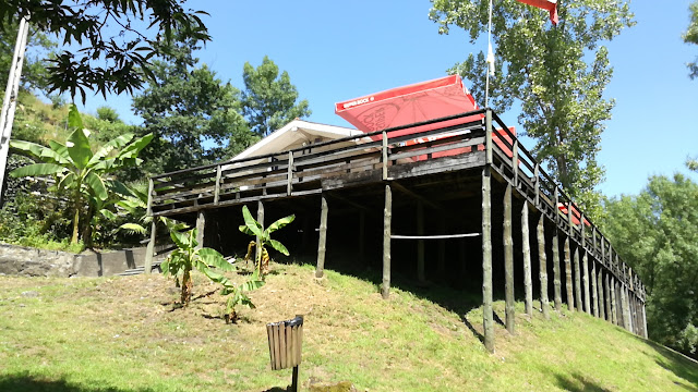 esplanada do bar da Praia de cavez