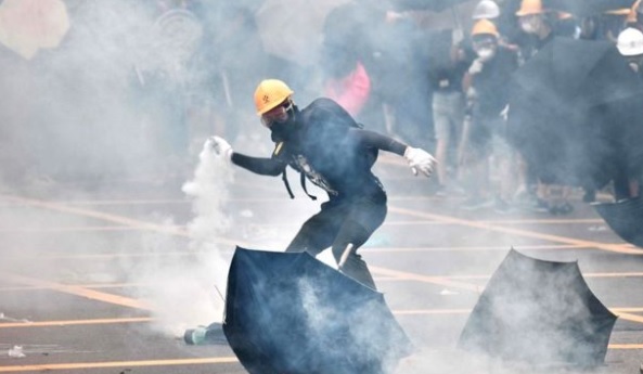 ہانگ کانگ کی جمہوریت نواز تحریک کے نتیجے میں پچھلے سال مظاہروں کی لہر دوڑ گئی تھی