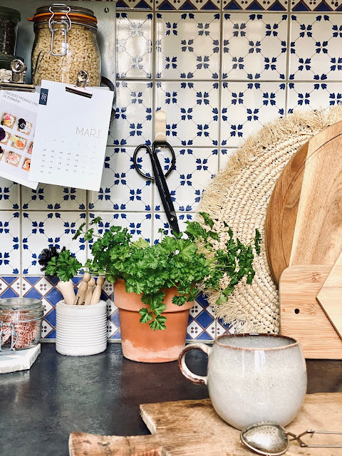 Décorer et désencombrer sa cuisine sans percer les murs