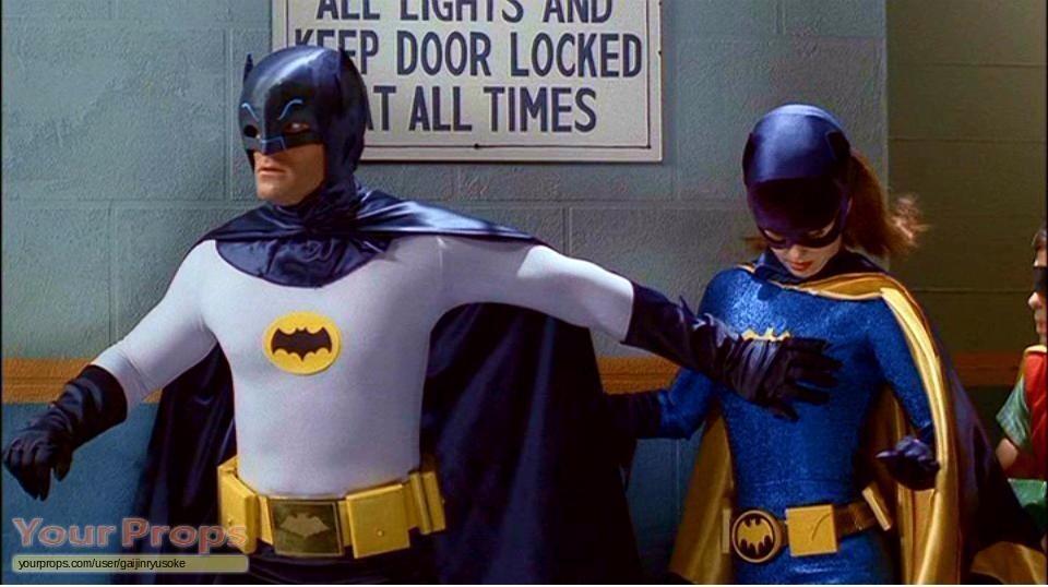 Бэтмен 2003. И снова Бэтмен. Return to the Batcave: the Misadventures of Adam and Burt.