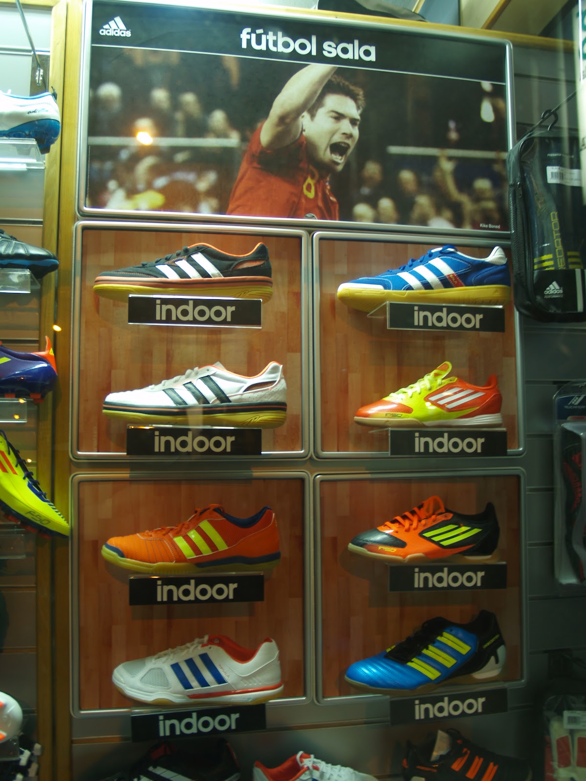 deportes-hermida-multideporte-y-moda-deportiva-escaparates-f-tbol-y