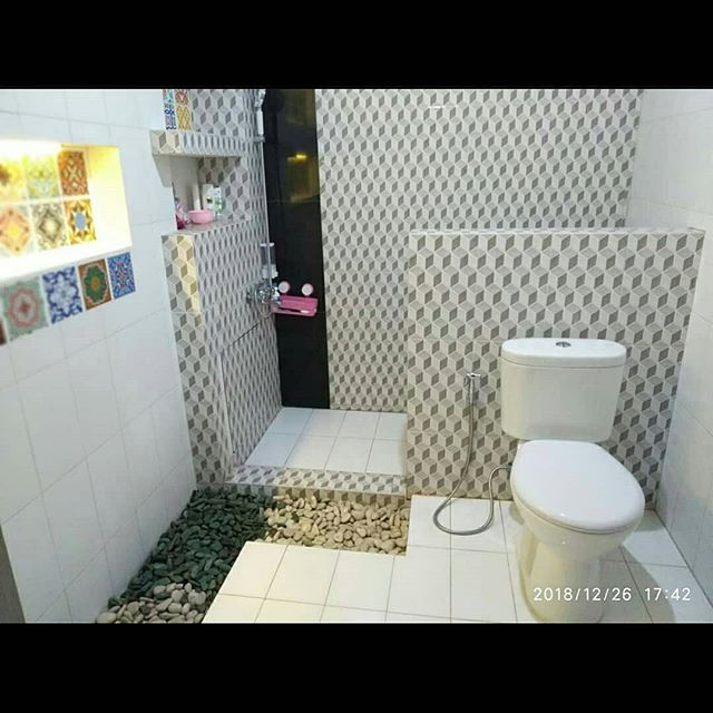 Desain Kamar Mandi Minimalis Terbaru Keramik Batu Alam Kamar Mandi