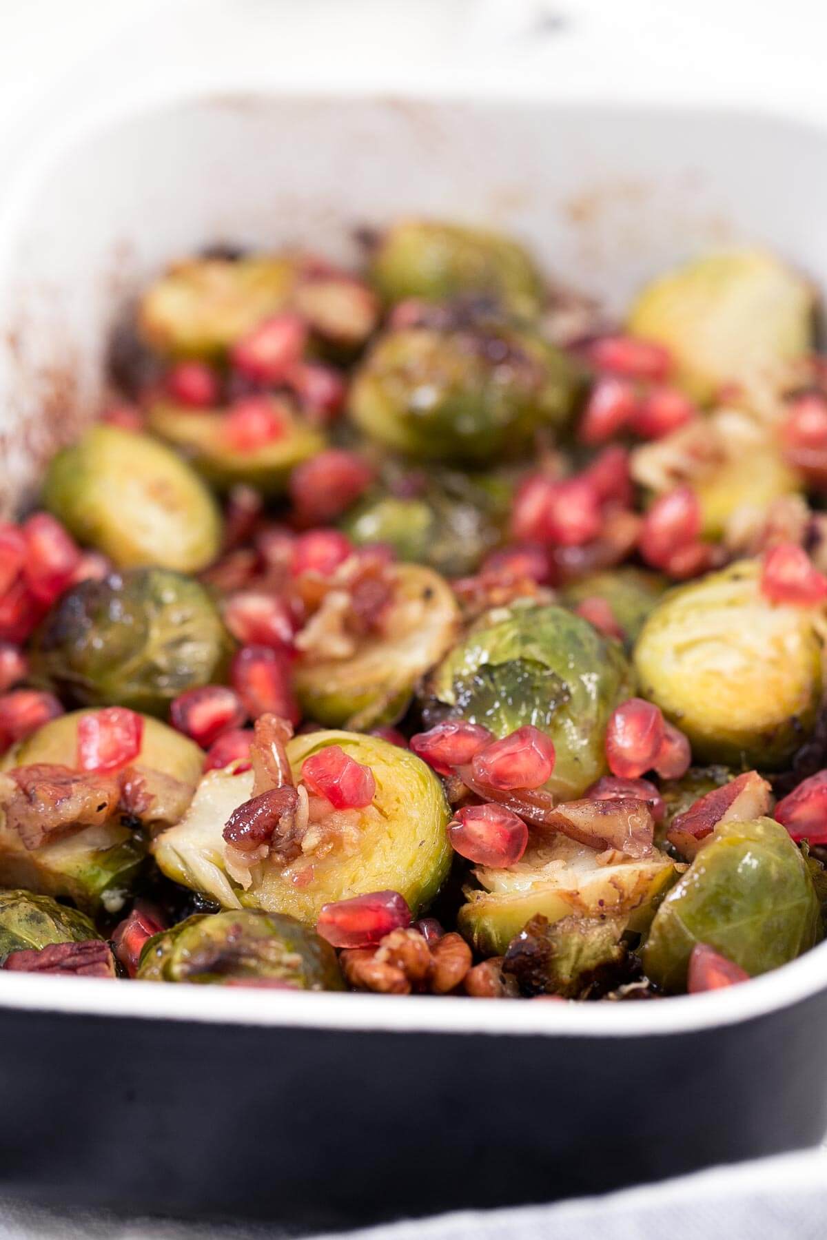 Baked Brussels Sprouts. - Baked Brussels sprouts are a simple and delicious side dish. Although they have a terrible reputation, cabbages can be delicious if we know how to prepare them. Baked Brussels Sprouts. - Baked Brussels sprouts are a simple and delicious side dish. Although they have a terrible reputation, cabbages can be delicious if we know how to prepare them.