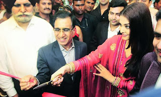  Aishwarya Rai Bachchan inaugurates 52nd store of Kalyan Jewellers in Ludhiana 