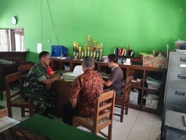 Modal Utama Babinsa Cawas Melaksanakan Komsos