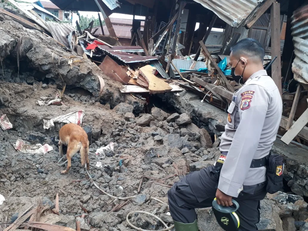 Korban Tanah Longsor di Malalayang Satu Barat Ditemukan, Jenazah Dievakuasi ke RS Bhayangkara Manado