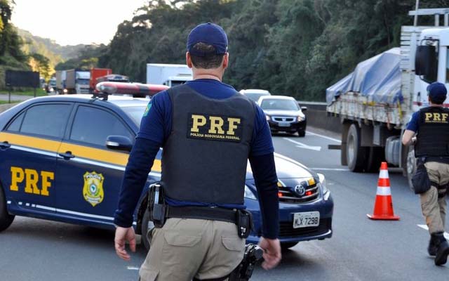 Bolsonaro autoriza nomeação de mil aprovados em concurso da PRF