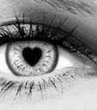 قلبك في عيوني ..انظرك عشقا يحتويك