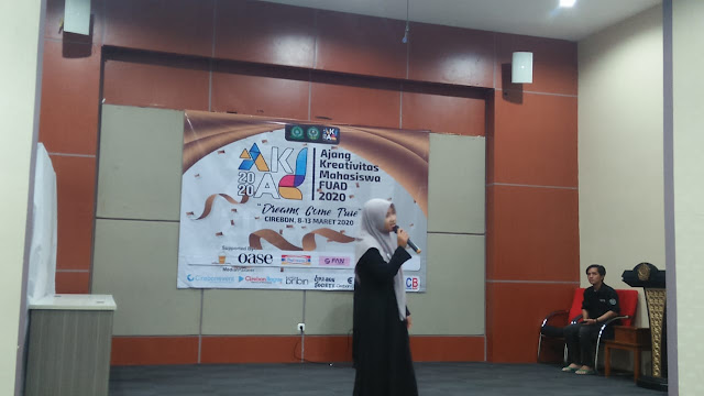 Dini Suryani Ikuti Lomba Nyanyi Solo