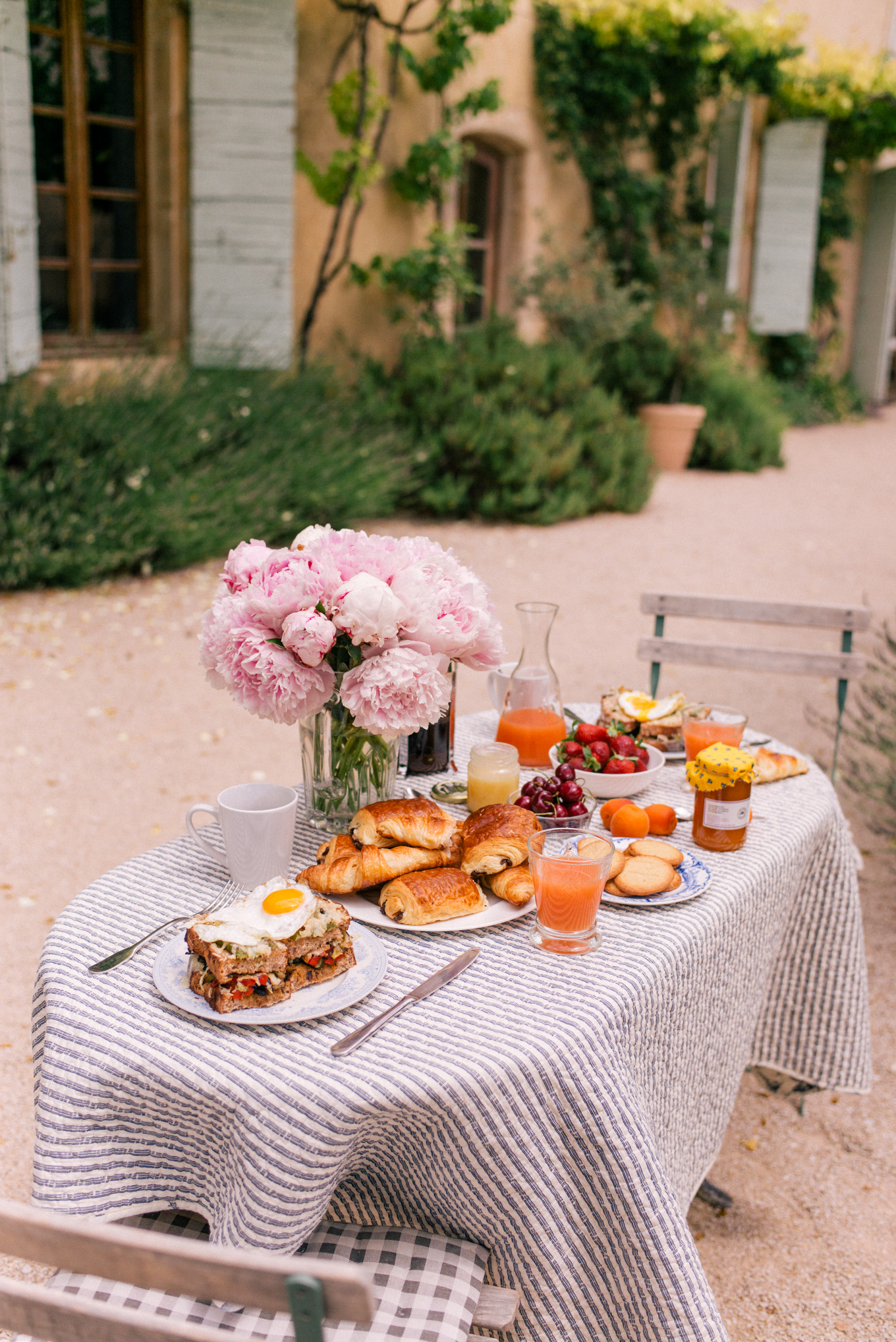 Style Inspiration: What to Wear in Provence When It’s Hot