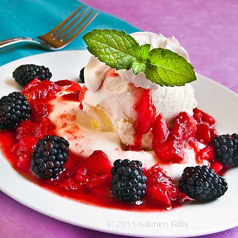 Homemade Meringues with Strawberry Sauce