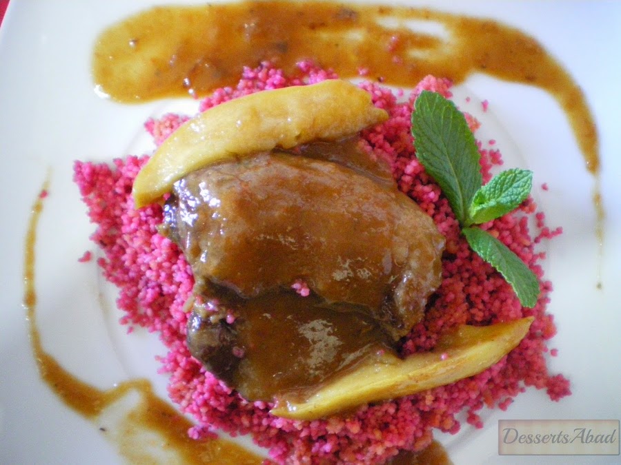 Carrilladas ibéricas al Oporto sobre cuscús de remolacha