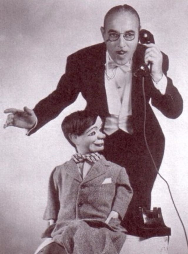 33 Creepy Vintage Portrait Photos of Ventriloquists With Their Dummies