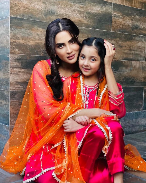 Fiza Ali New Pictures with Her Daughter Faraal