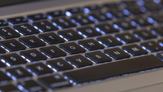 4 Cara Mengatasi Keyboard Mengetik Sendiri di Laptop dan Komputer