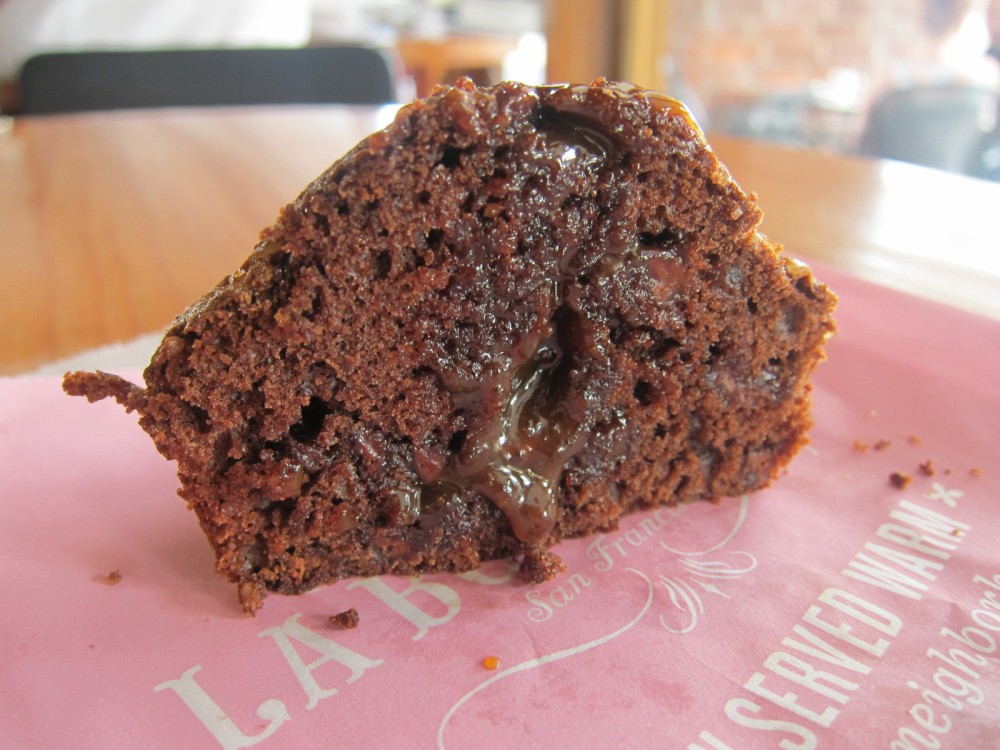 Review Starbucks Chocolate Caramel Muffin