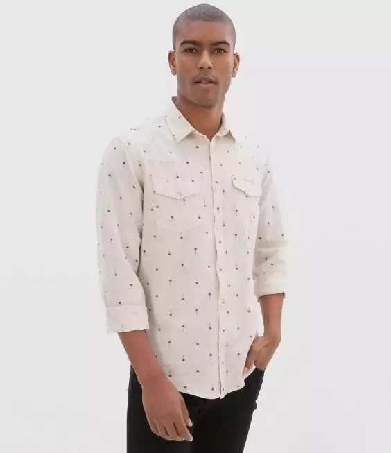 linen-shirt-coconut-trees-trends-summer-2021 30 Summer 2021 Trends in Men's Fashion