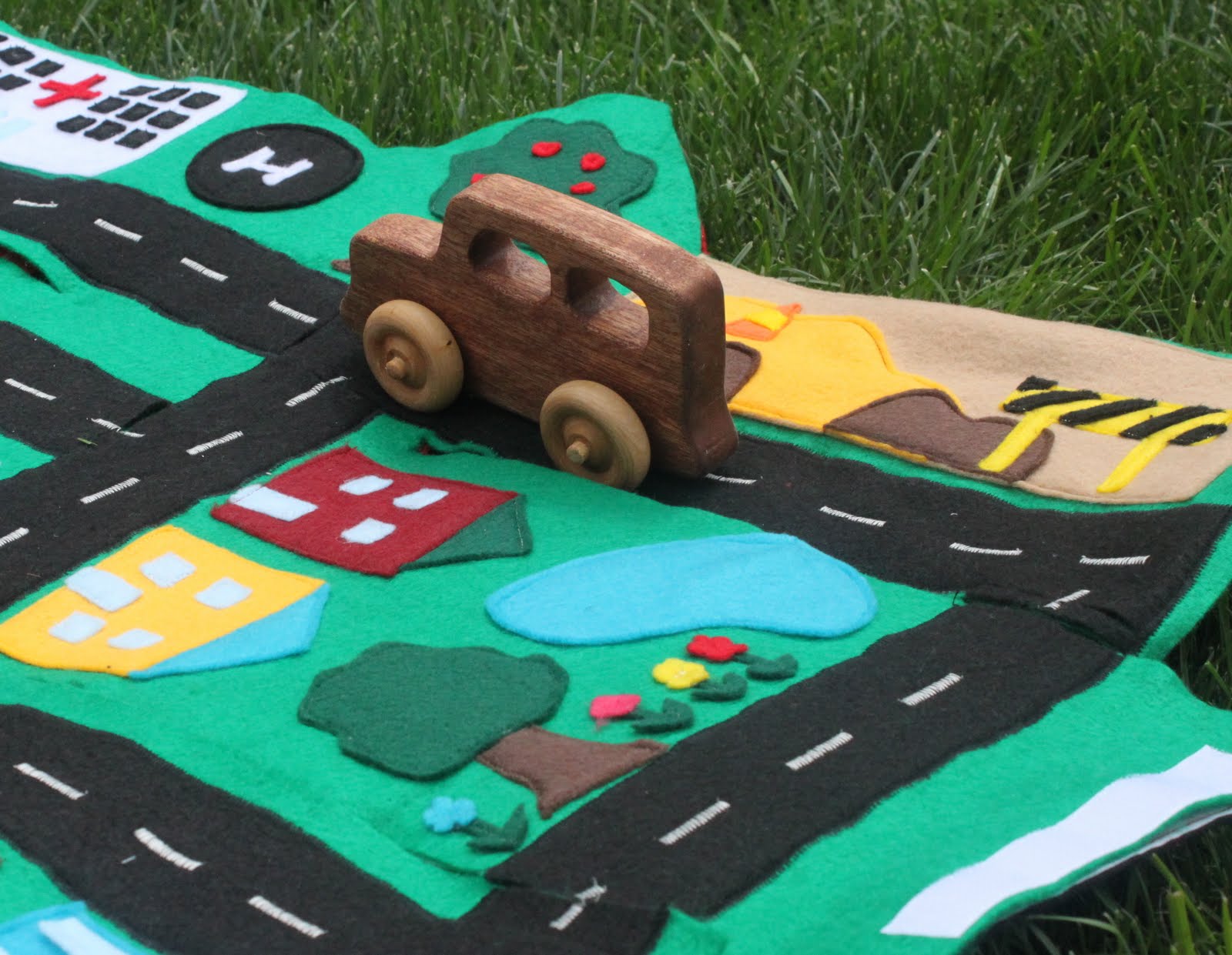 Home Made Lovely Felt Play Mat