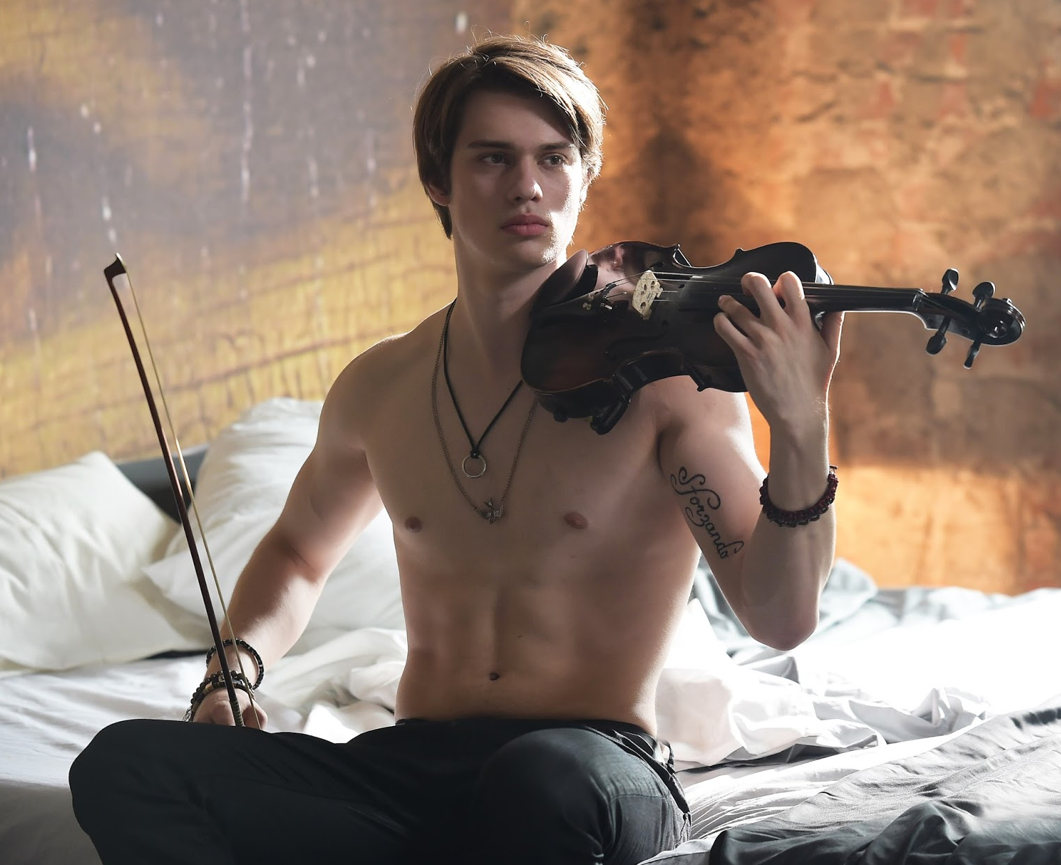 Good Morning, Gratuitous Nicholas Galitzine.