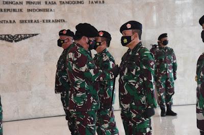 Panglima TNI Serahkan Jabatan Kasum dan Pimpin Sertijab Kababek serta Kapusinformar
