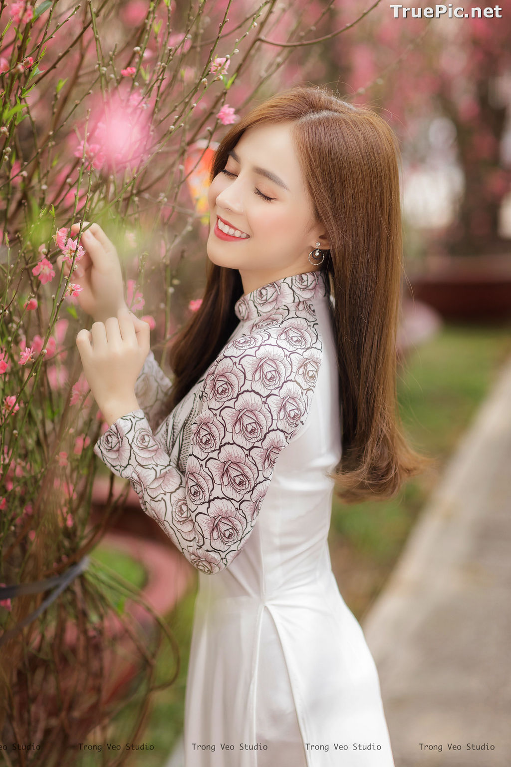 Image The Beauty of Vietnamese Girls with Traditional Dress (Ao Dai) #4 - TruePic.net - Picture-56
