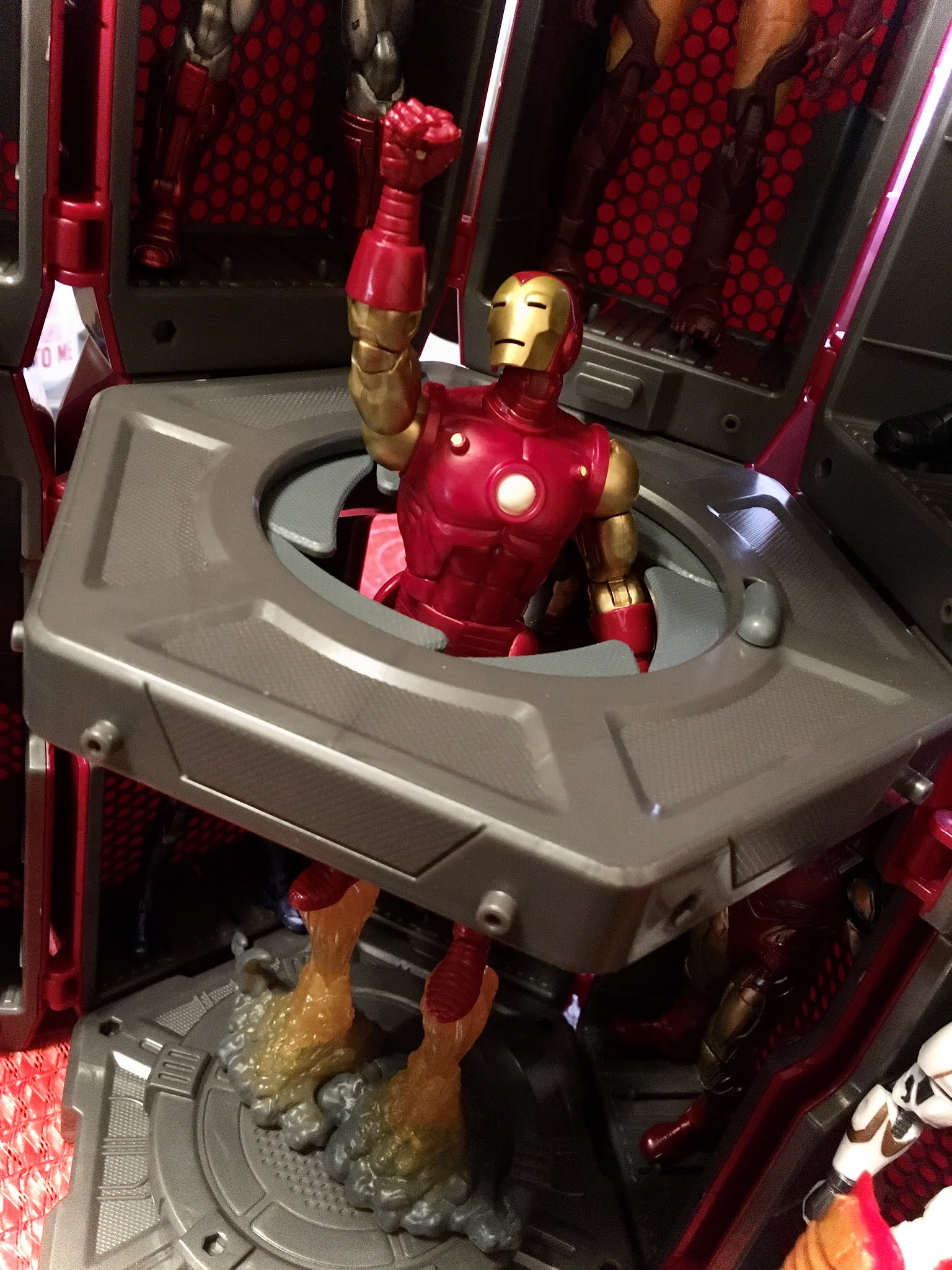 Disney Toybox Iron Man Hall Of Armor And How Well It Works With 6