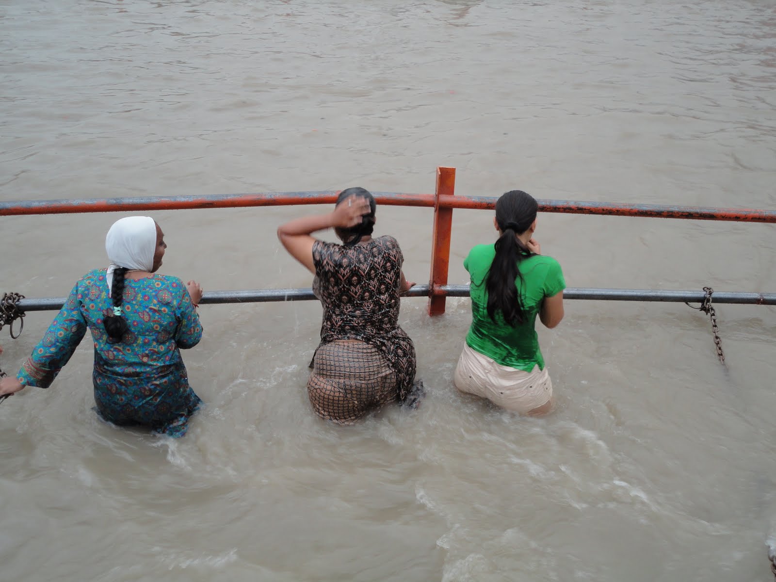 Indian Girls At River Ganga Bathing Outdoor Wet Dressed Chuttiyappa 