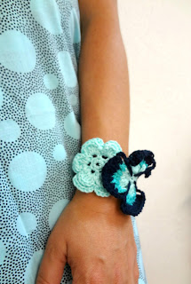 African Violets Bracelet - free crochet pattern