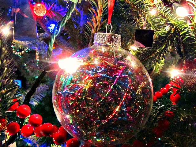 Easy DIY Christmas Ornaments | Homeschool and Light Tables