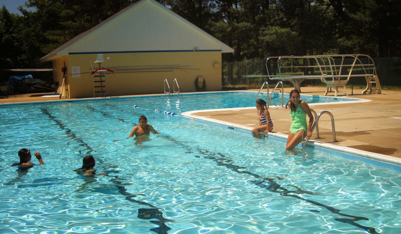 the Annandale Blog: Scene around A-Town: The pools are open!