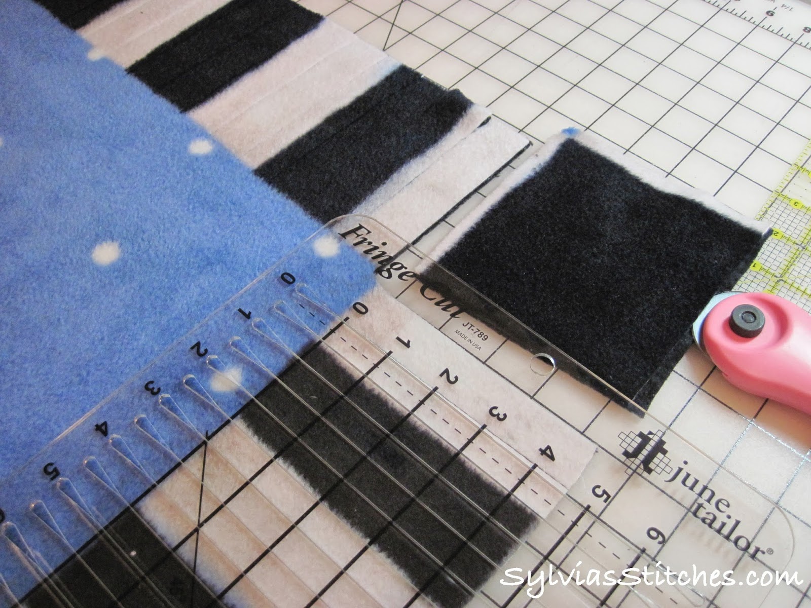 How To Use Fring Cut Ruler to make NoSew Blankets Sylvia's Stitches