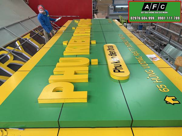 Thi công bảng hiệu alu làm biển quảng cáo đẹp giá rẻ