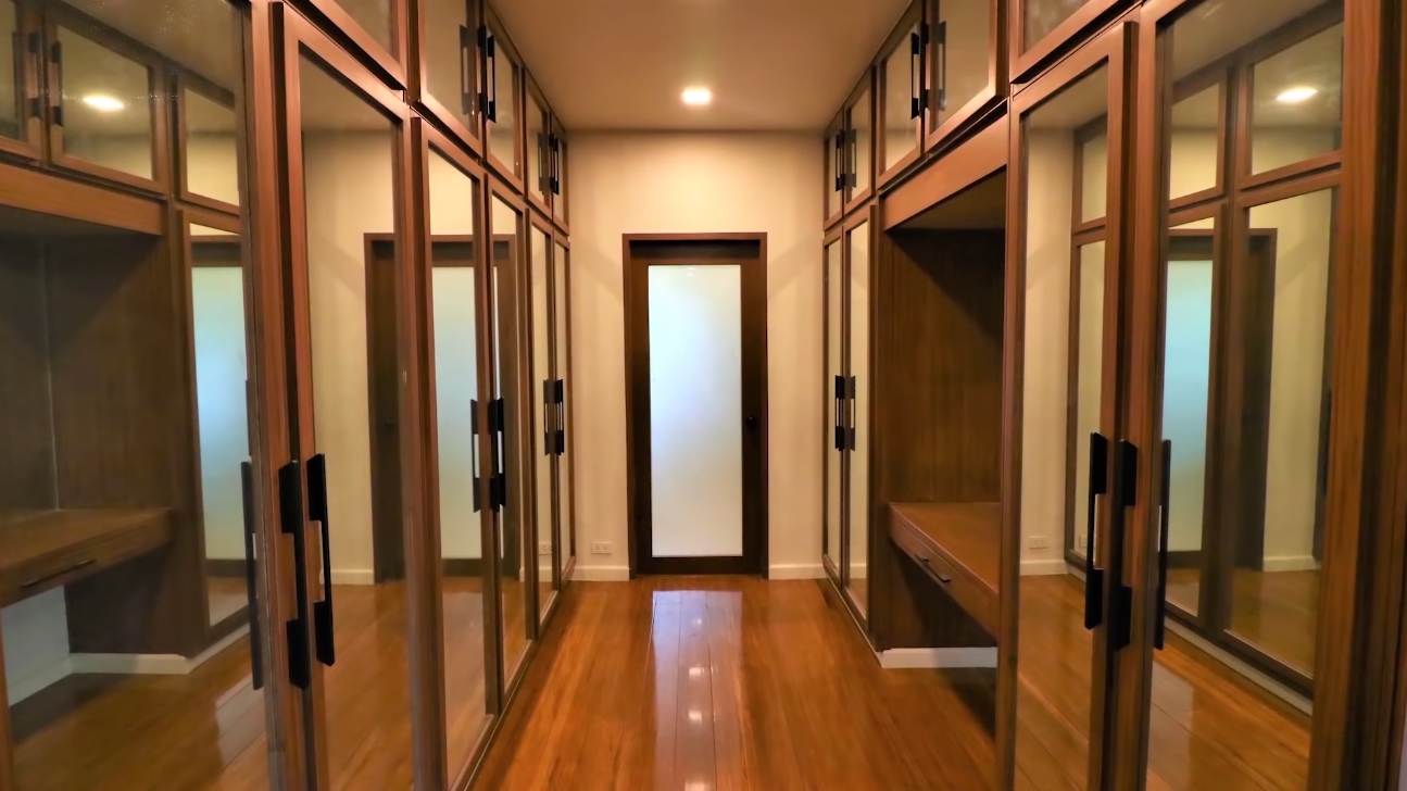 16 Photos vs. House Tour A11 || FULL TOUR! MASSIVE Ayala Alabang CORNER Brand New House and Lot for Sale - Luxury Home Video Tour 16 Photos vs. House Tour A11 || FULL TOUR! MASSIVE Ayala Alabang CORNER Brand New House and Lot for Sale - Luxury Home Video Tour
