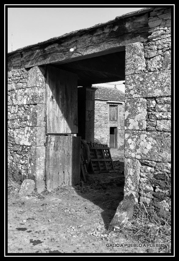 GALICIA PUEBLO A PUEBLO PAZO TORRE DE MIRAZ, FRIOL