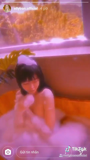 Elly Trần đăng clip khỏa thân tắm bồn, lộ rõ vòng 3 trước ống kính