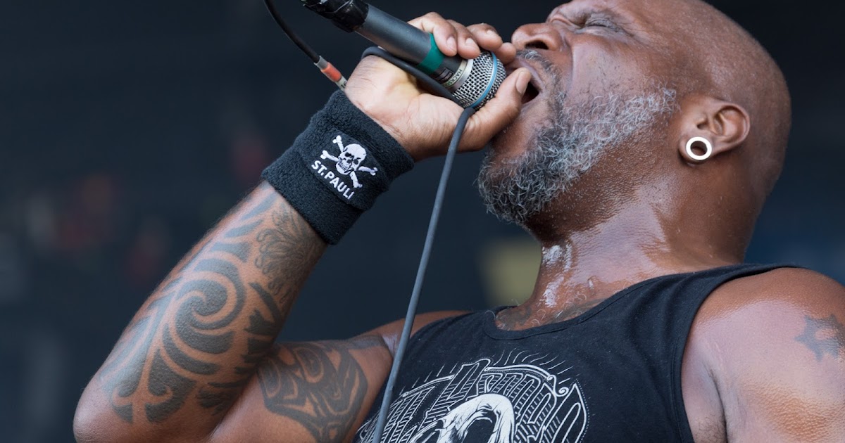 El vocalista SEPULTURA