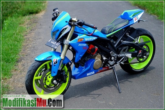 Hasil Modipikasi Paling Keren - Modifikasi Suzuki Satria FU 150 ala Moto GP Sederhana Tapi Keren Hasil Modipikasi Paling Keren - Modifikasi Suzuki Satria FU 150 ala Moto GP Sederhana Tapi Keren
