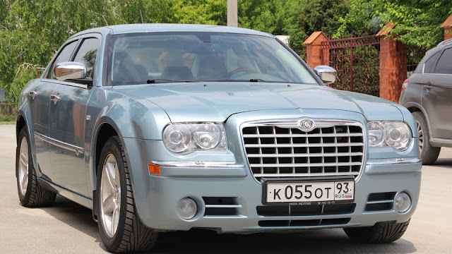 Chrysler 300C I дебютировал в 2003 году на Нью-Йоркском автосалоне