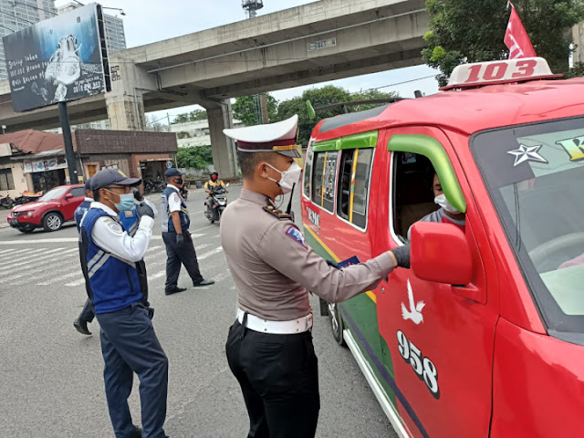 Sosialisasi PPKM Darurat Disebar ke Masyarakat Lewat Brosur