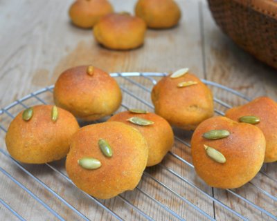 Light 'n' Fluffy Homemade Whole-Grain Bread ♥ KitchenParade.com, for mini buns, sandwich rolls and loaves.