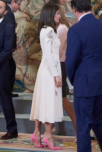 Queen Letizia wore Asos Design Tall midi dress with pretty floral and bird embroidery, and Magrit pink pumps and Magrit pink bag