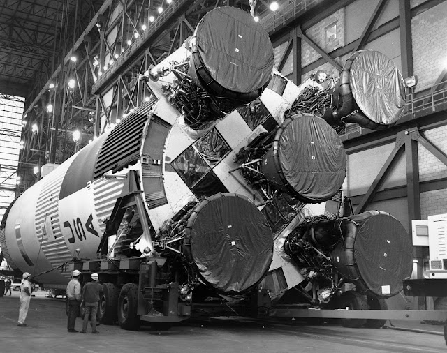 Двигатели серии F-1 использовались для запуска с мыса Канаверал космических кораблей «Аполлон» с 1960-х по 1970-е годы