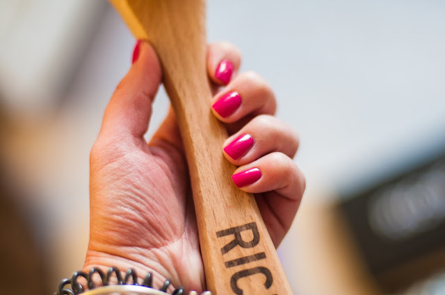 Riche Cosmetics - скраб и массажная щетка.