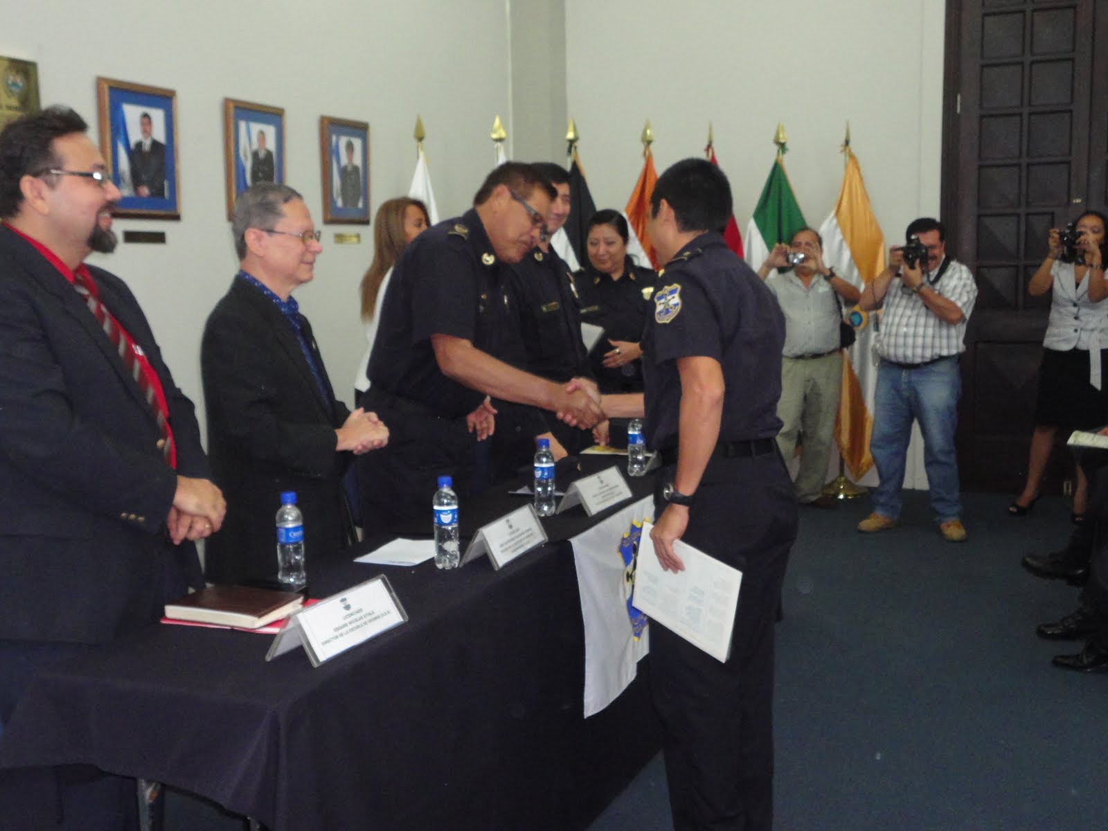 NUEVOS PERIODOS HISTÓRICOS: POLICIAS DE NICARAGUA Y EL SALVADOR