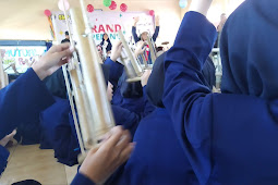 Parade Kolosal Angklung Meriahkan Lounching Saturday Fun Day School SMP Mutual